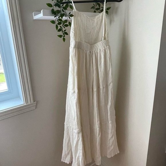 Princess Polly cream maxi dress
Size: US2 / UK6 - Picture 6 of 7